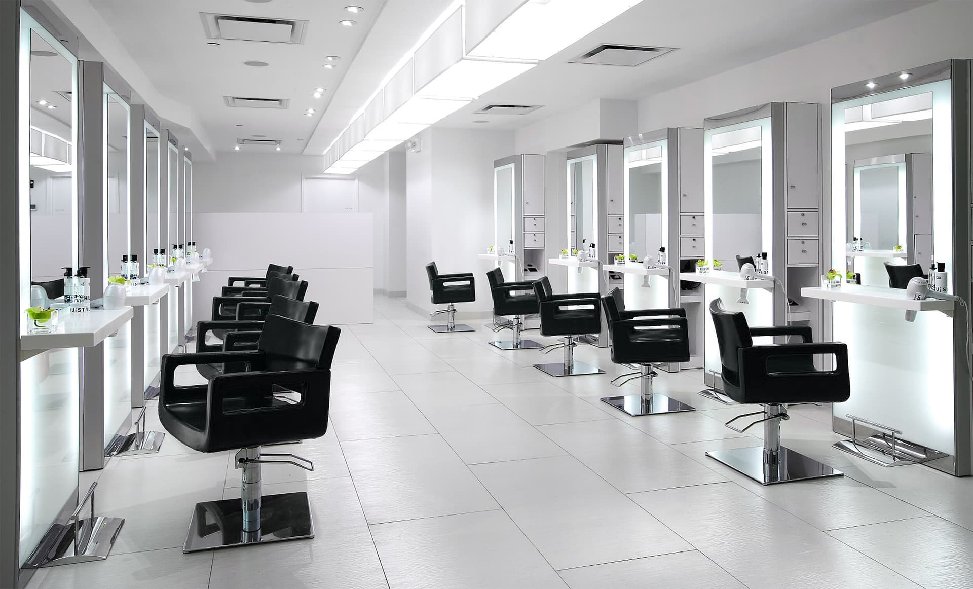 Jetzt neu: Innovative Fußpflege Einrichtung und Friseureinrichtung vom Fachhändler