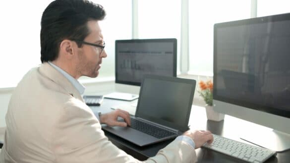 Wie man Mitarbeiter Überwachung nutzt, um Compliance-Anforderungen zu erfüllen