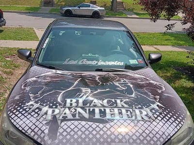 Anime Car Folierung: So bringen Sie Ihre Lieblingscharaktere auf die Straße