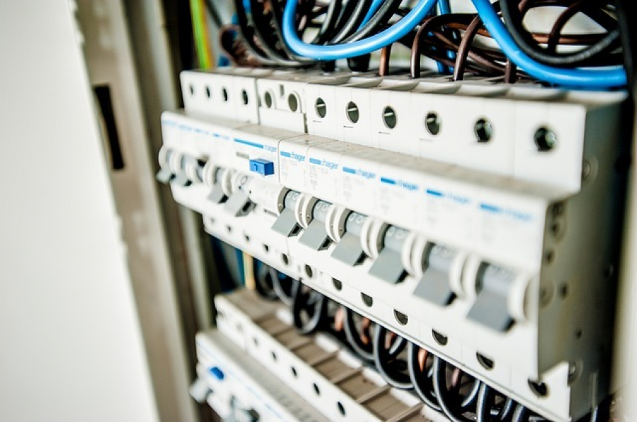 Wichtige Aspekte der Prüfung elektrischer Anlagen in Unternehmen